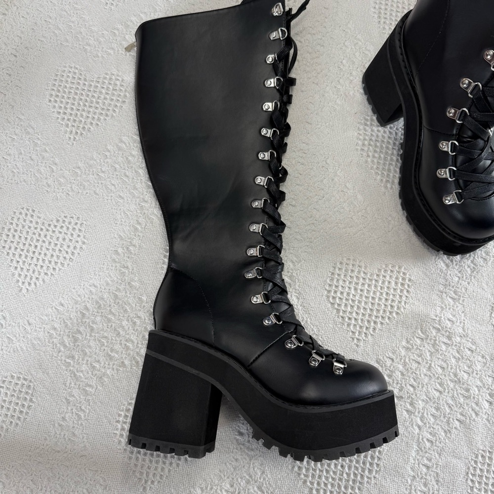 SHEIN Black Faux Leather Gothic Chunky Platform Boots (8) - Picture 4 of 15